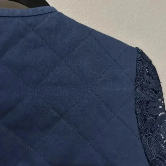 AMUR Teagan quilted bomber jacket laced sleeved- large. Great condition. - Picture 9 of 12